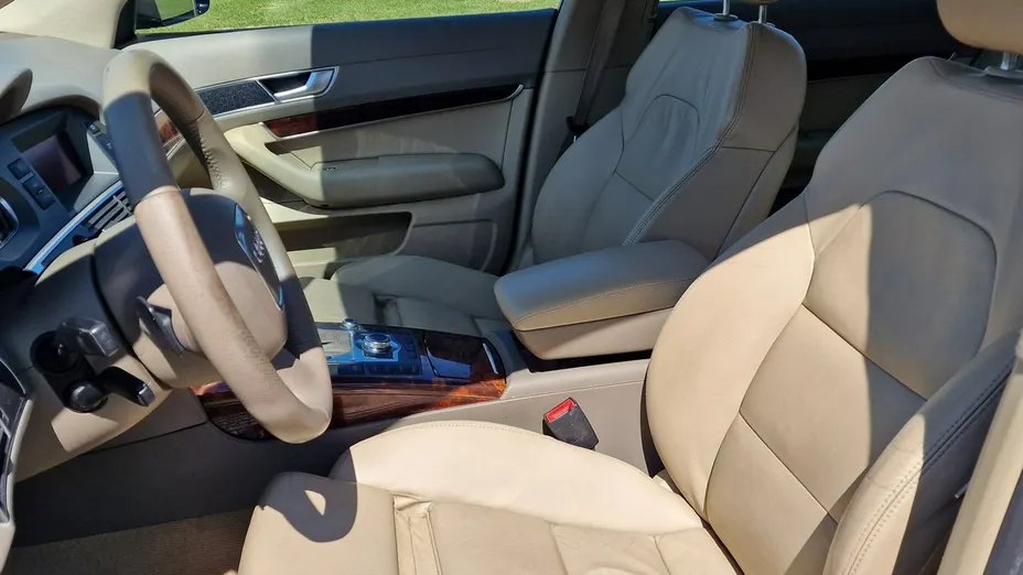 AUDI A6 -