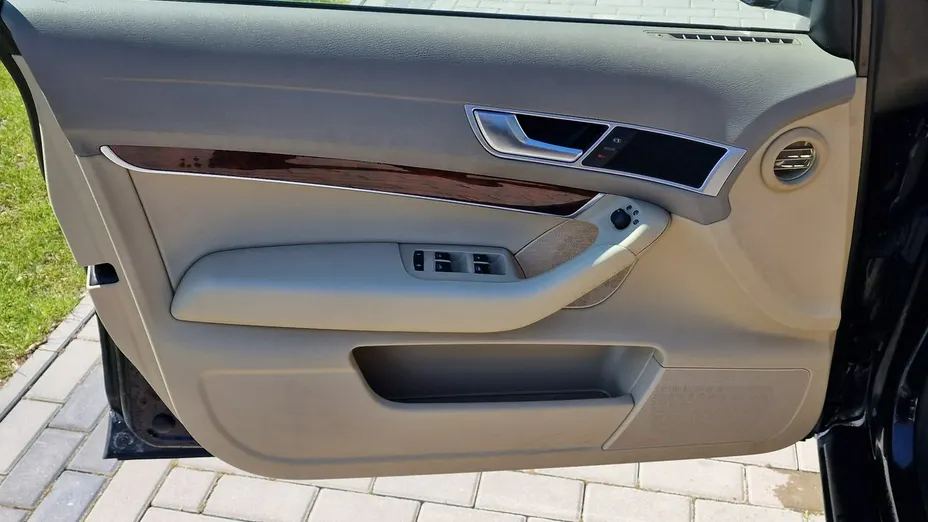 AUDI A6 -