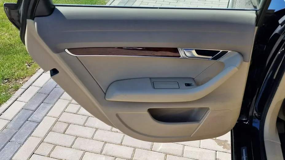 AUDI A6 -