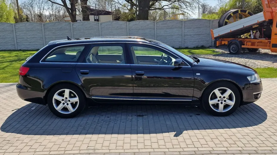 AUDI A6 -