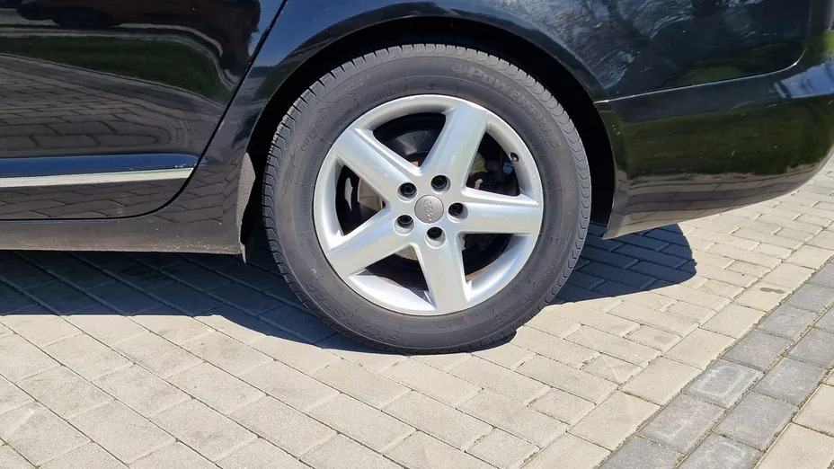 AUDI A6 -