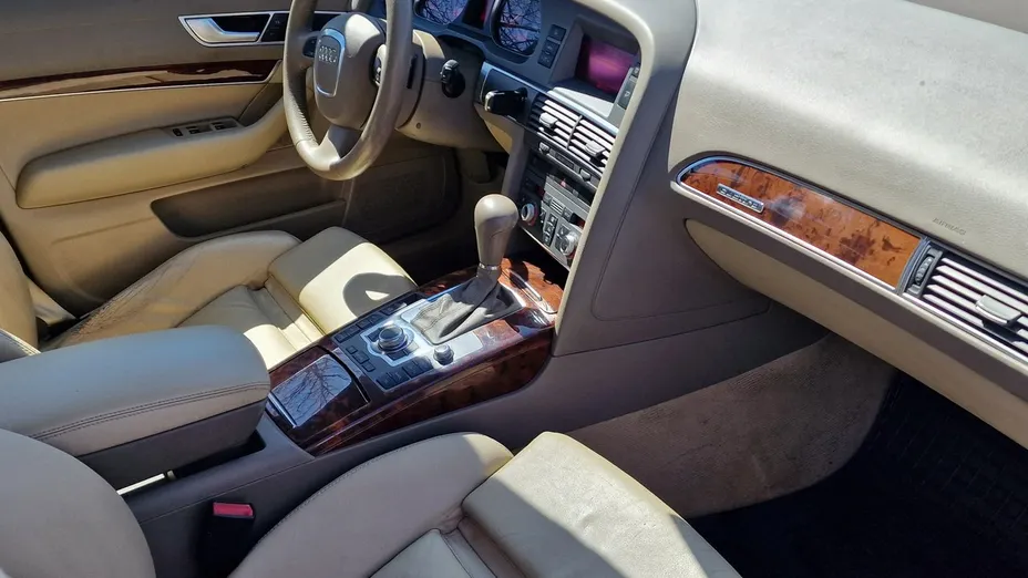 AUDI A6 -
