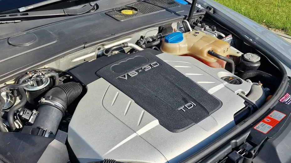 AUDI A6 -