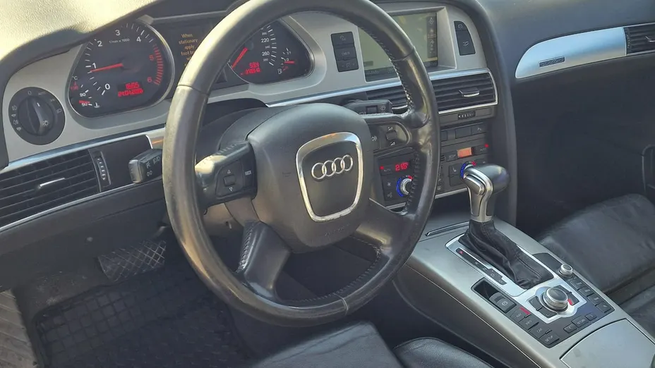 AUDI A6 -