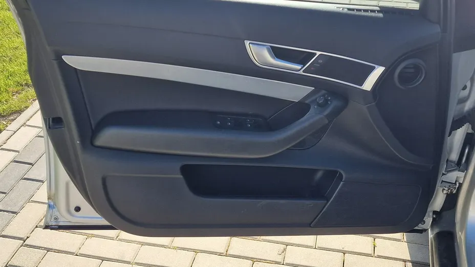 AUDI A6 -