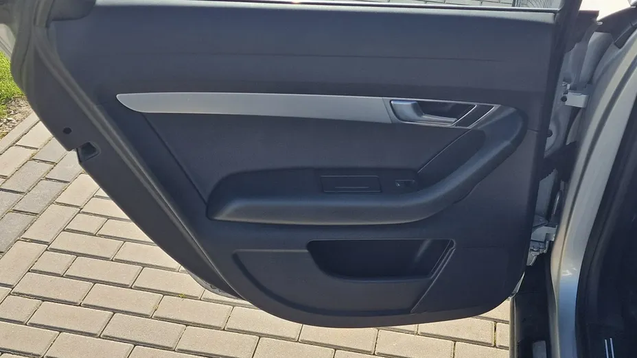 AUDI A6 -