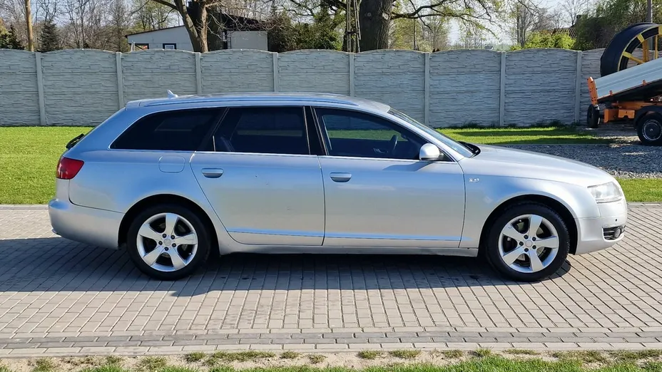 AUDI A6 -