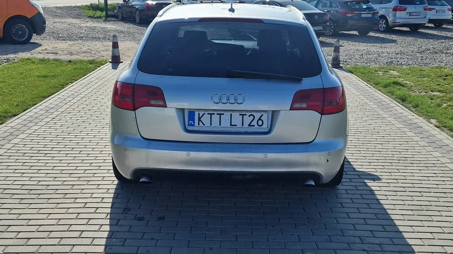 AUDI A6 -