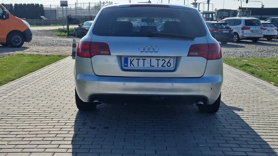 AUDI A6 -