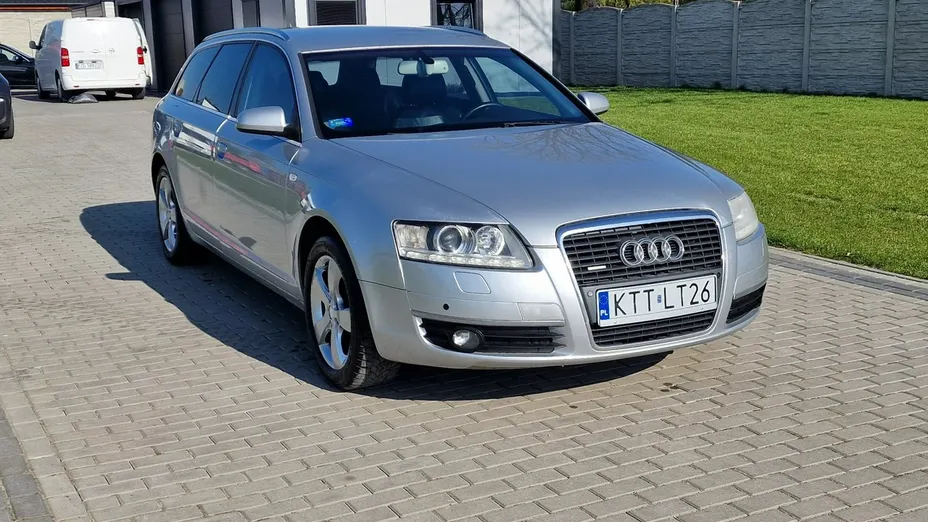 AUDI A6 -