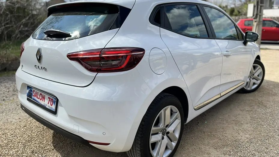 RENAULT Clio -