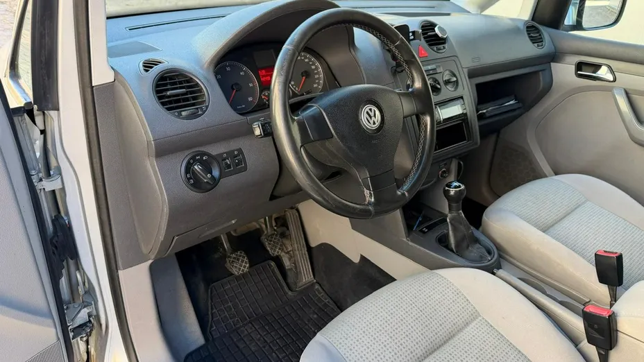 VOLKSWAGEN Caddy -