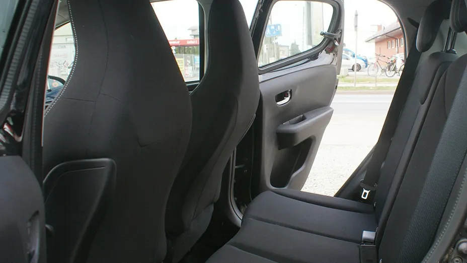 PEUGEOT 108 -