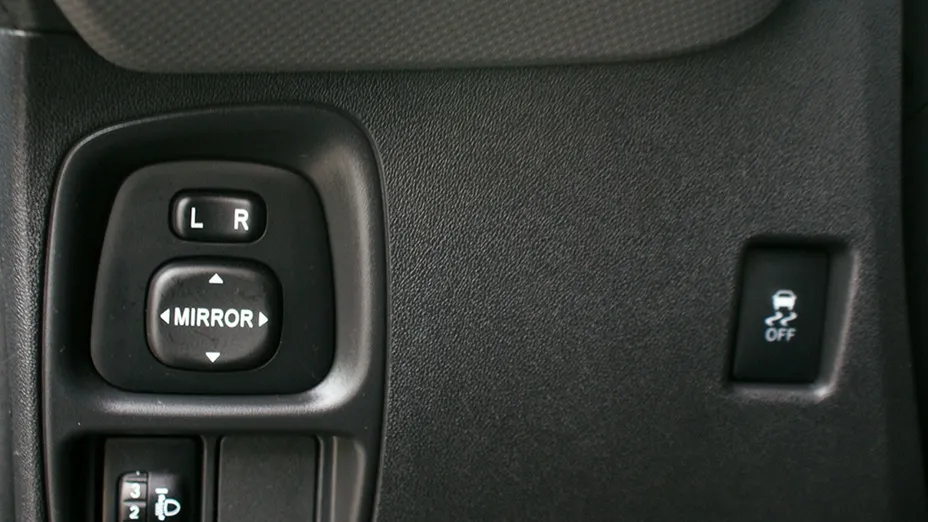 PEUGEOT 108 -