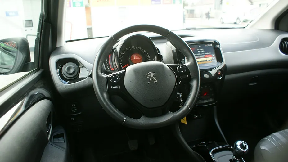 PEUGEOT 108 -