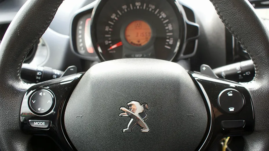 PEUGEOT 108 -