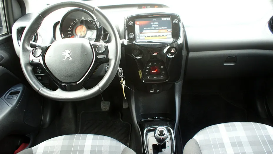 PEUGEOT 108 -