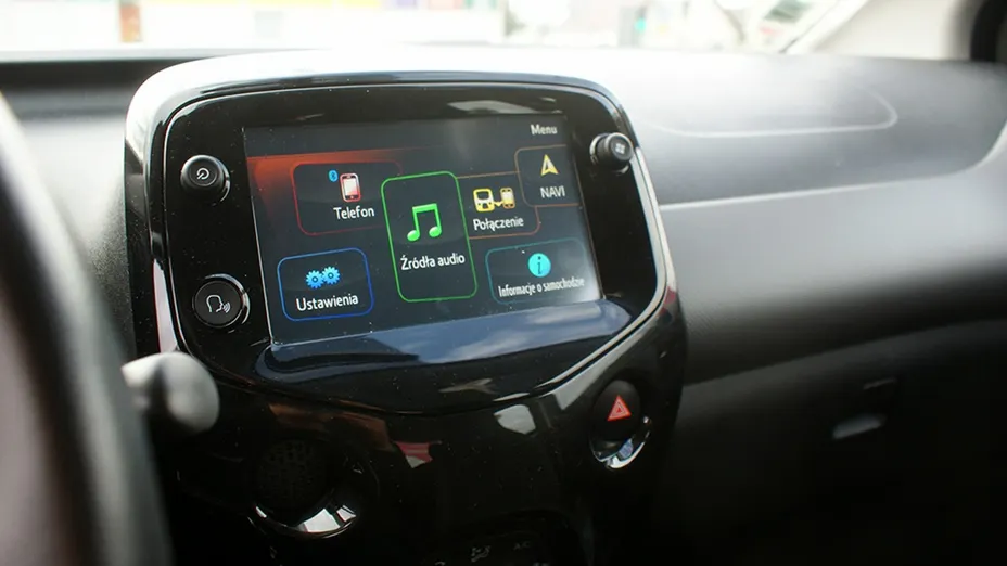 PEUGEOT 108 -
