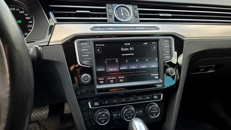 VOLKSWAGEN Passat -