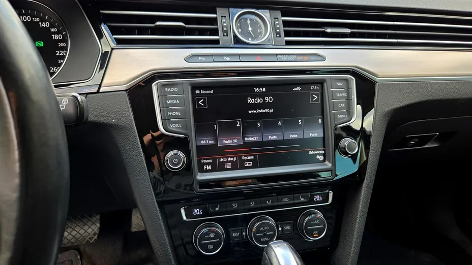 VOLKSWAGEN Passat -