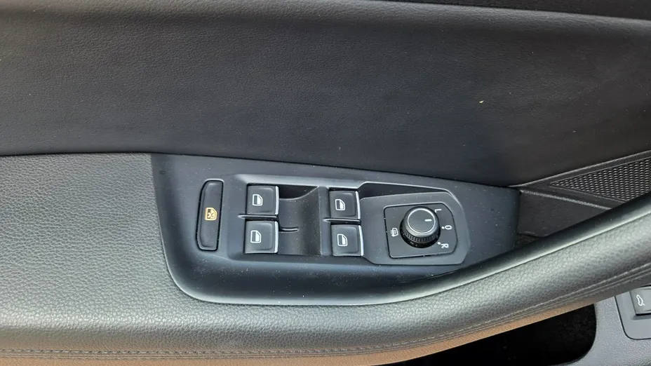 VOLKSWAGEN Passat -