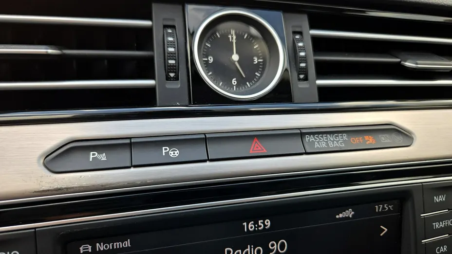 VOLKSWAGEN Passat -
