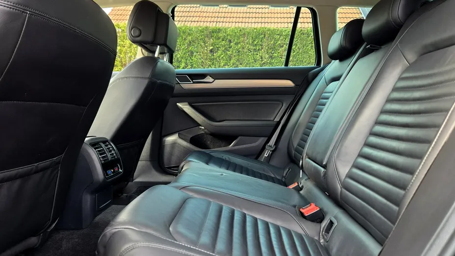 VOLKSWAGEN Passat -