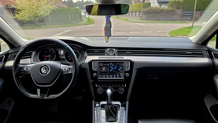 VOLKSWAGEN Passat -