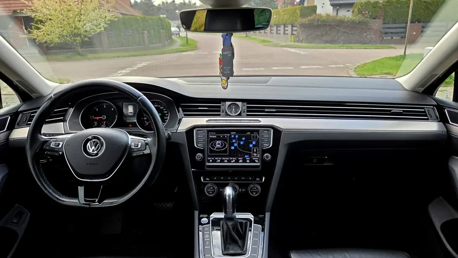 VOLKSWAGEN Passat -