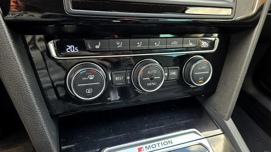 VOLKSWAGEN Passat -