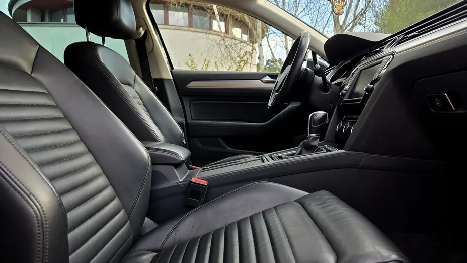 VOLKSWAGEN Passat -