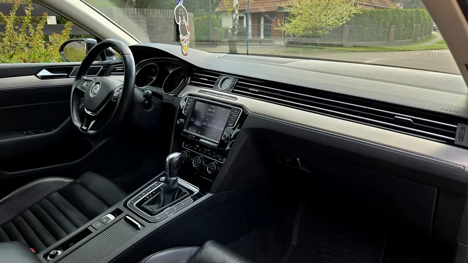 VOLKSWAGEN Passat -