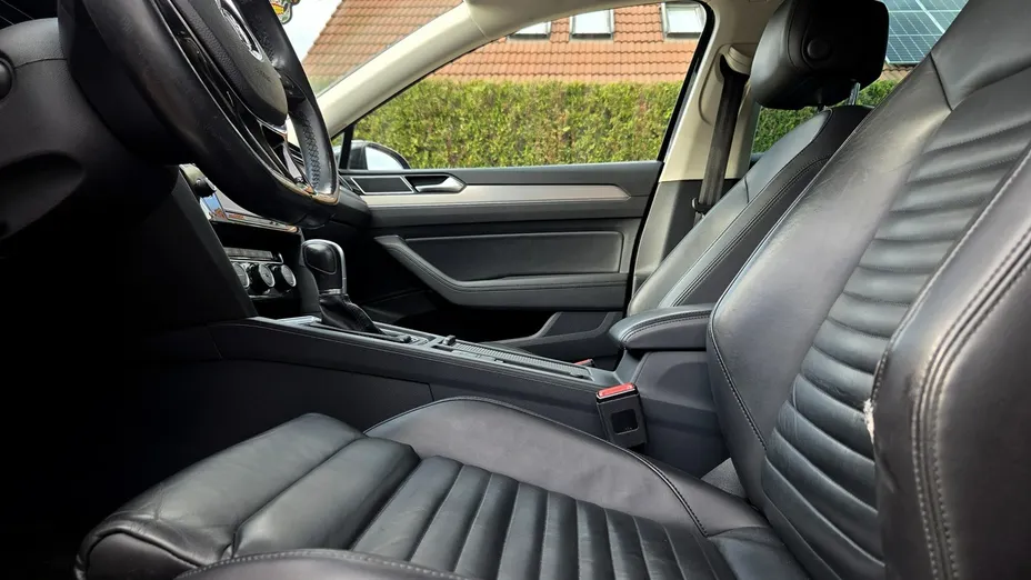VOLKSWAGEN Passat -
