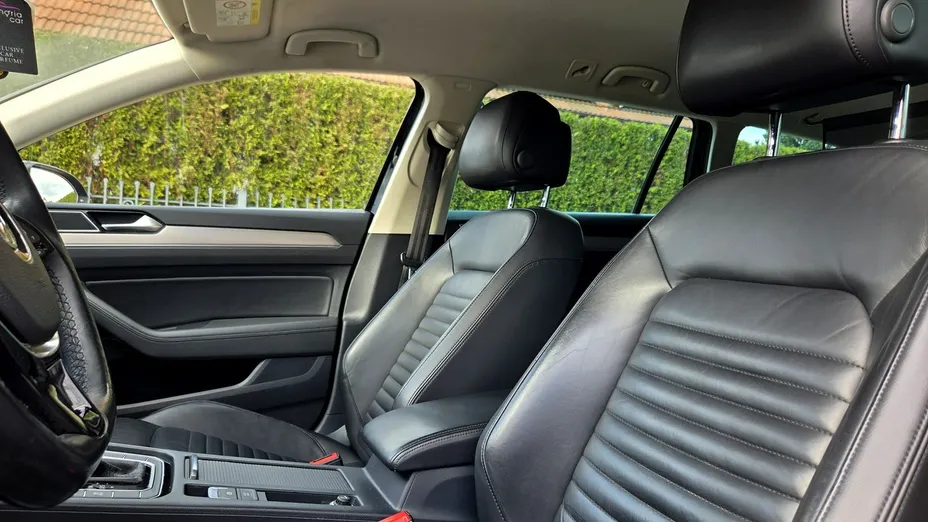 VOLKSWAGEN Passat -