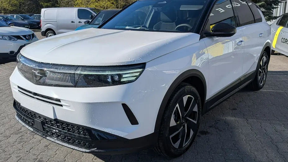 OPEL Grandland X -