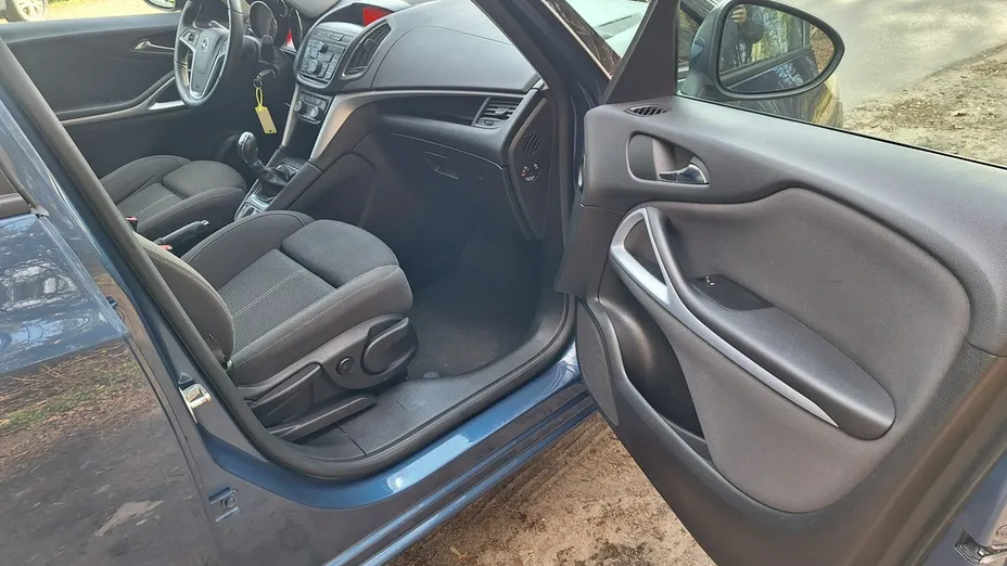 OPEL Zafira -