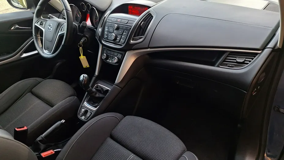 OPEL Zafira -