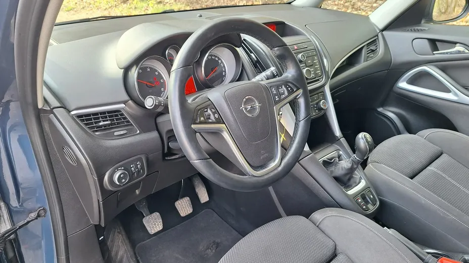 OPEL Zafira -