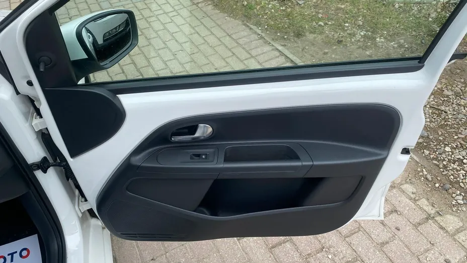 VOLKSWAGEN up! -