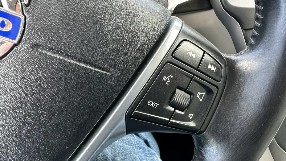 VOLVO V40 -