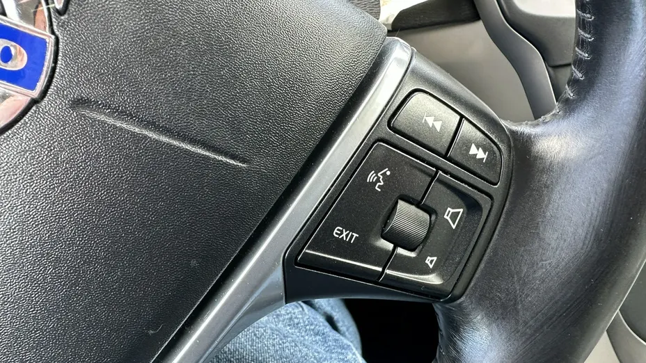 VOLVO V40 -