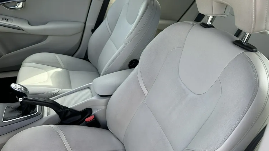 VOLVO V40 -