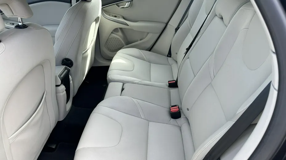 VOLVO V40 -