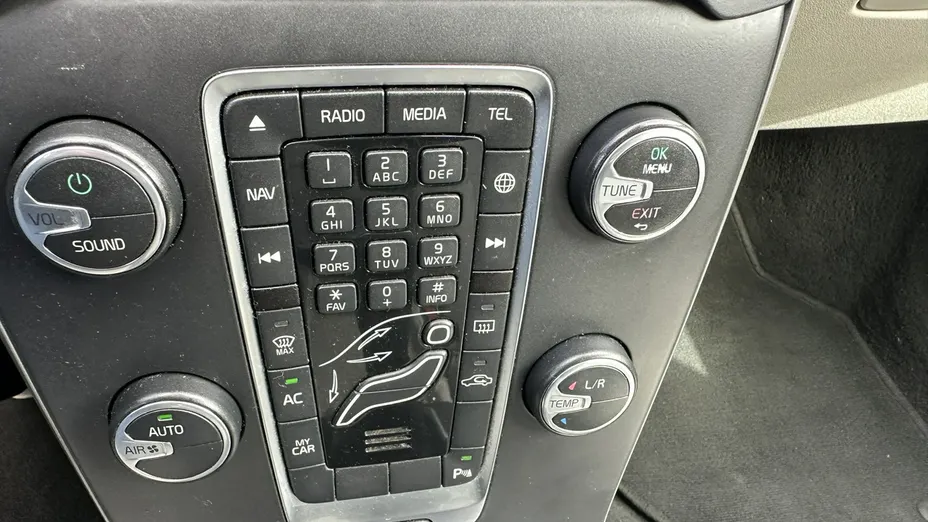 VOLVO V40 -