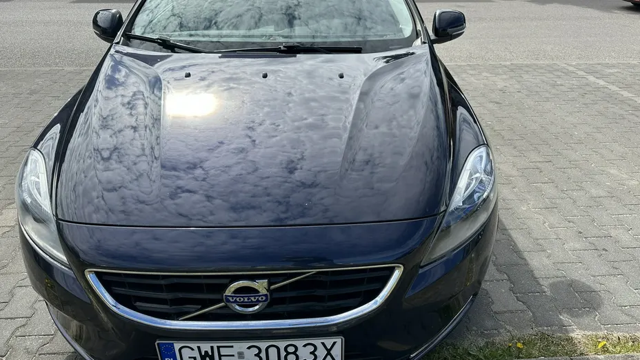 VOLVO V40 -