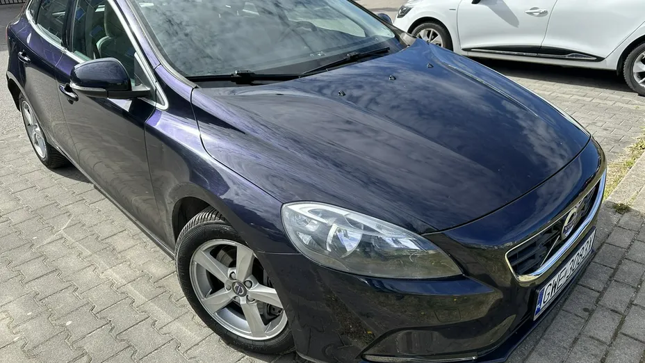 VOLVO V40 -