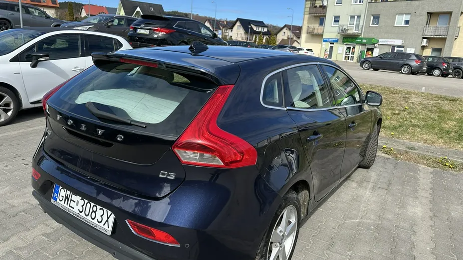 VOLVO V40 -