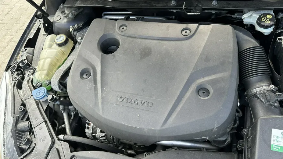 VOLVO V40 -
