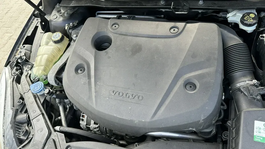 VOLVO V40 -