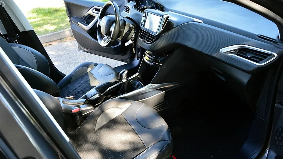 PEUGEOT 2008 -